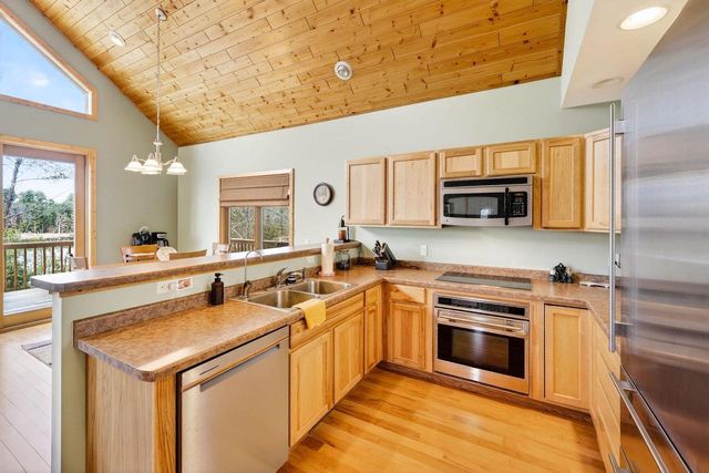 W8510 Lake Point Court, Oxford, WI 53952