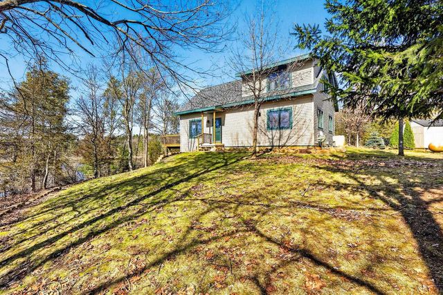 W8510 Lake Point Court, Oxford, WI 53952