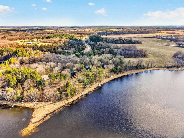 W8510 Lake Point Court, Oxford, WI 53952