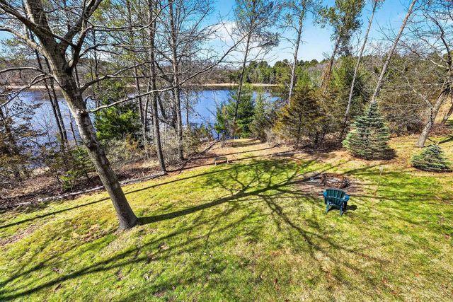 W8510 Lake Point Court, Oxford, WI 53952
