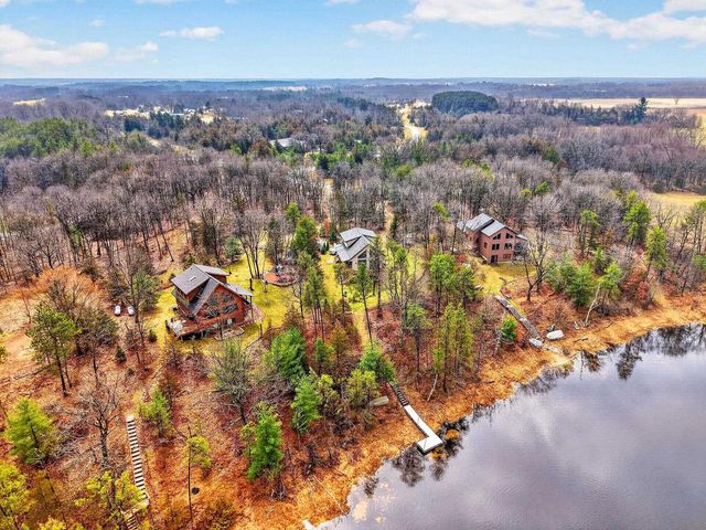 W8510 Lake Point Court, Oxford, WI 53952