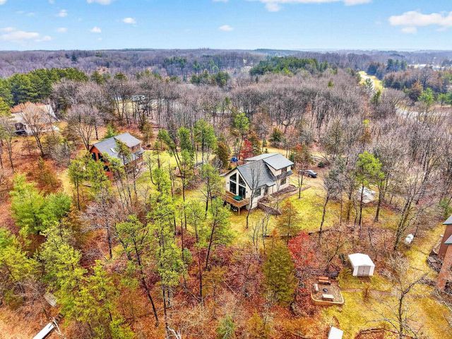 W8510 Lake Point Court, Oxford, WI 53952