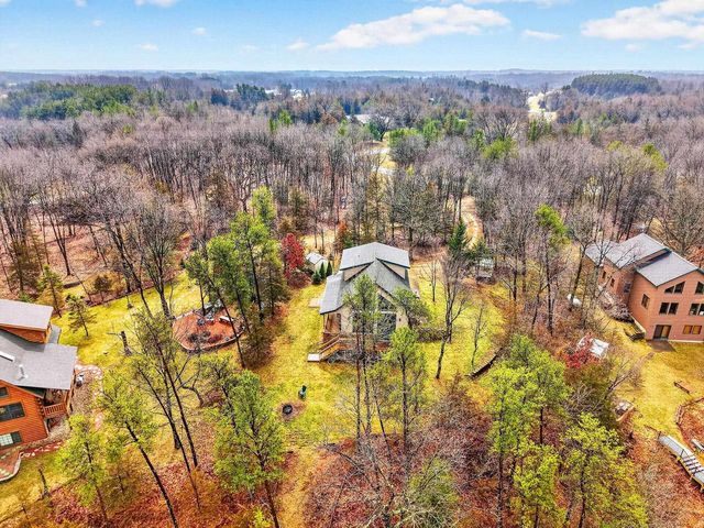 W8510 Lake Point Court, Oxford, WI 53952