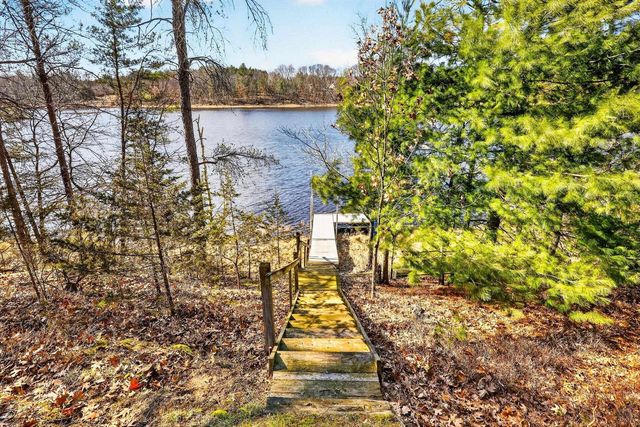 W8510 Lake Point Court, Oxford, WI 53952