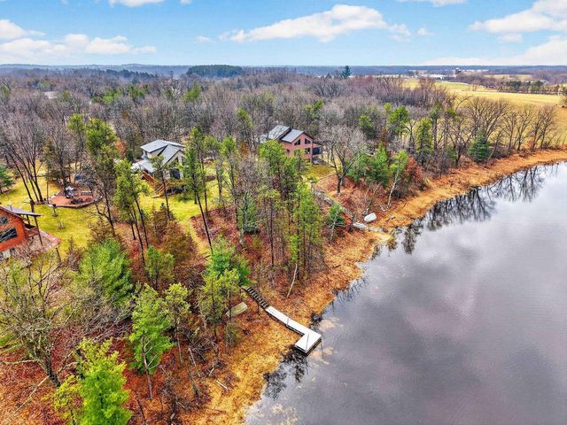 W8510 Lake Point Court, Oxford, WI 53952