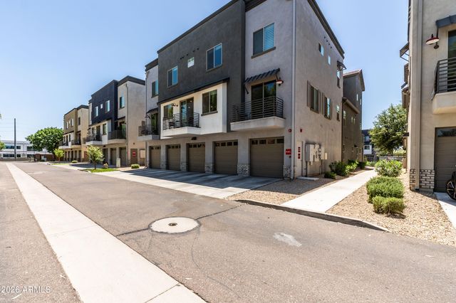 300 N GILA SPRINGS Boulevard 212, Chandler, AZ 85226