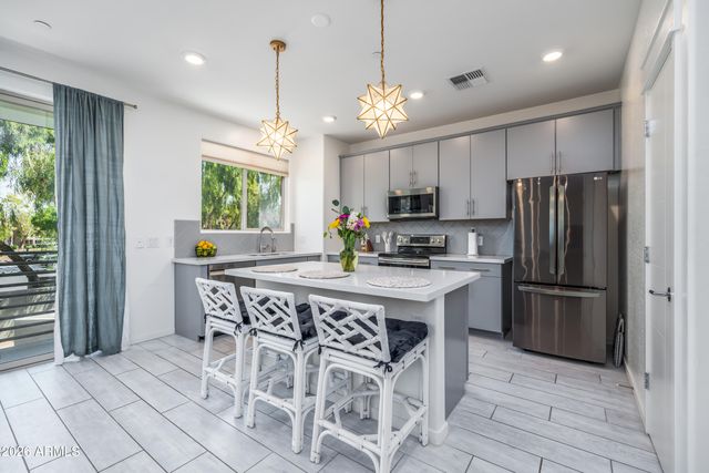 300 N GILA SPRINGS Boulevard 212, Chandler, AZ 85226