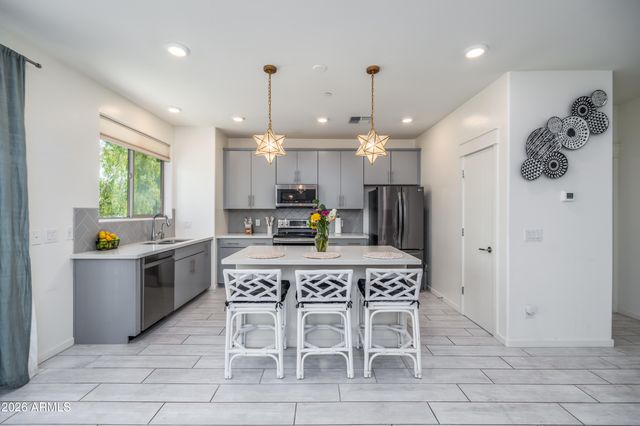 300 N GILA SPRINGS Boulevard 212, Chandler, AZ 85226