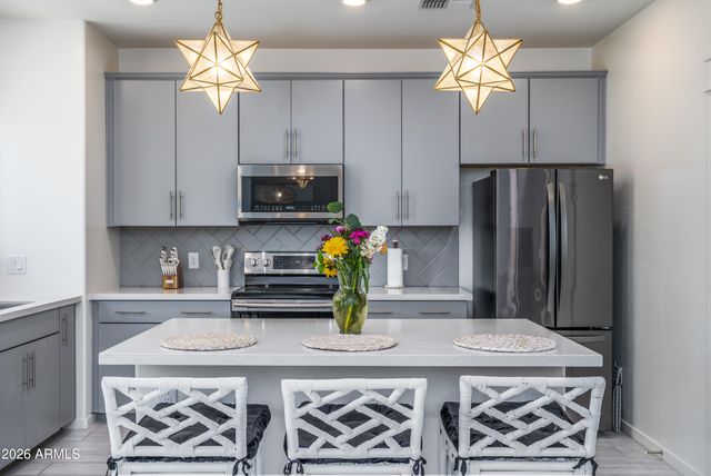 300 N GILA SPRINGS Boulevard 212, Chandler, AZ 85226