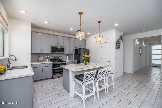 300 N GILA SPRINGS Boulevard 212, Chandler, AZ 85226