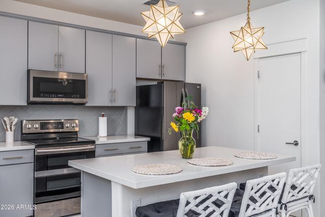 300 N GILA SPRINGS Boulevard 212, Chandler, AZ 85226