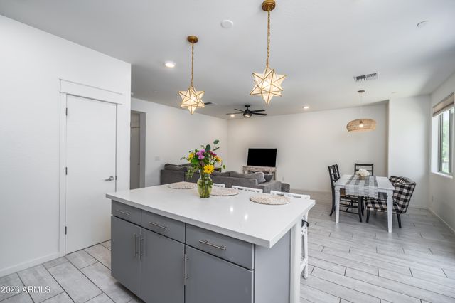 300 N GILA SPRINGS Boulevard 212, Chandler, AZ 85226