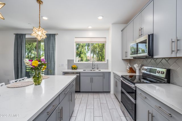 300 N GILA SPRINGS Boulevard 212, Chandler, AZ 85226