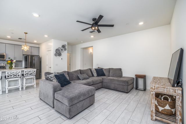 300 N GILA SPRINGS Boulevard 212, Chandler, AZ 85226