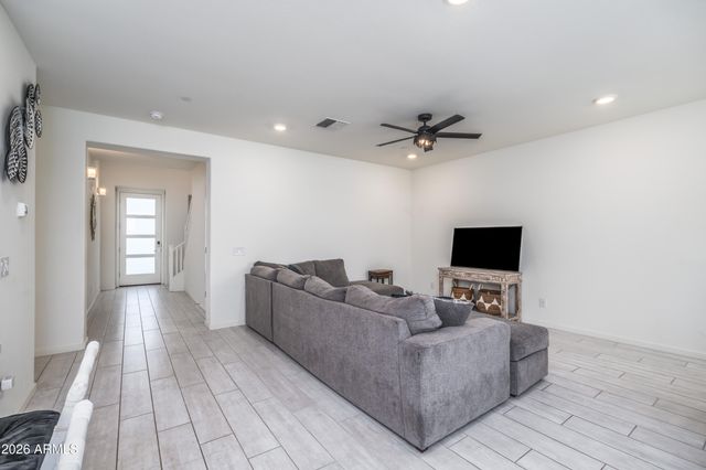 300 N GILA SPRINGS Boulevard 212, Chandler, AZ 85226