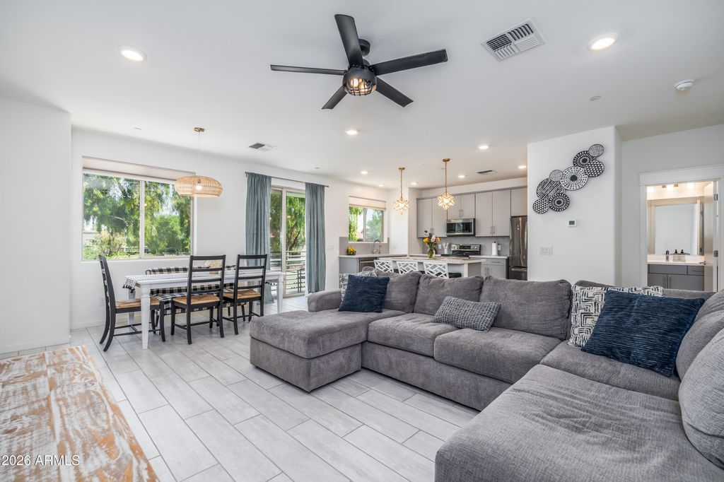 300 N GILA SPRINGS Boulevard 212, Chandler, AZ 85226