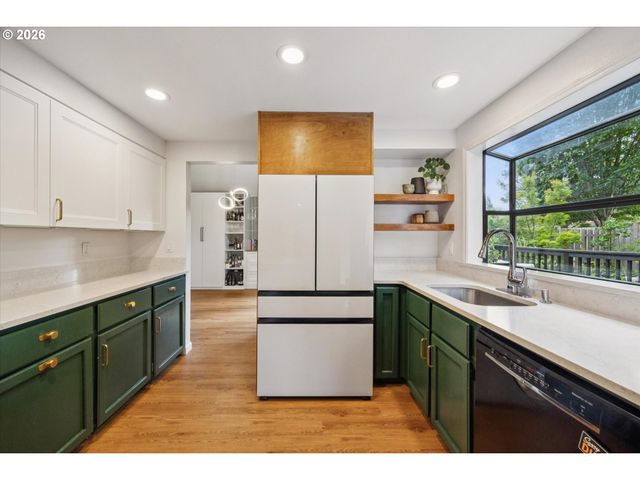 17500 Nw WOODMERE Ct, Beaverton, OR 97006