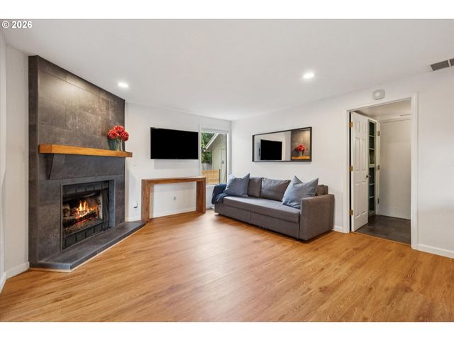17500 Nw WOODMERE Ct, Beaverton, OR 97006