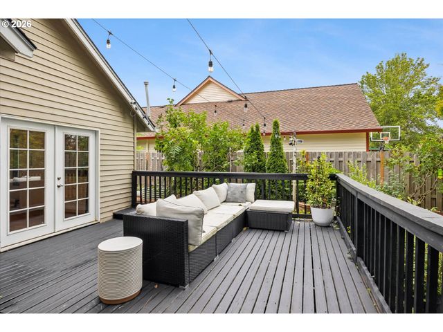 17500 Nw WOODMERE Ct, Beaverton, OR 97006