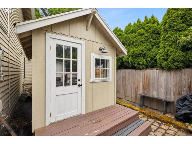 17500 Nw WOODMERE Ct, Beaverton, OR 97006