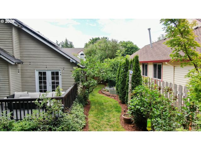 17500 Nw WOODMERE Ct, Beaverton, OR 97006