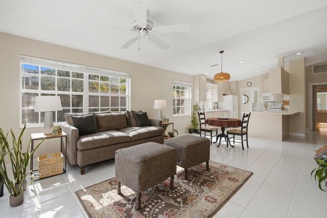 1301 NW Bentley Cir Apt B, Port St Lucie, FL 34986