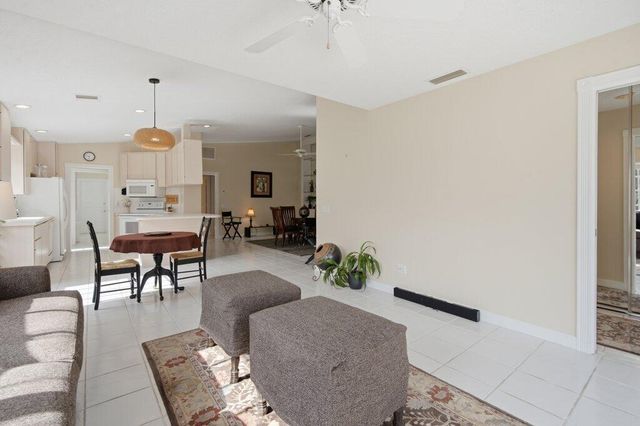 1301 NW Bentley Cir Apt B, Port St Lucie, FL 34986
