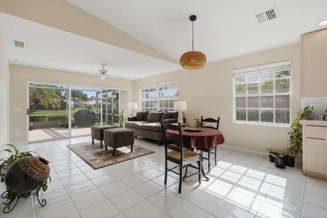 1301 NW Bentley Cir Apt B, Port St Lucie, FL 34986