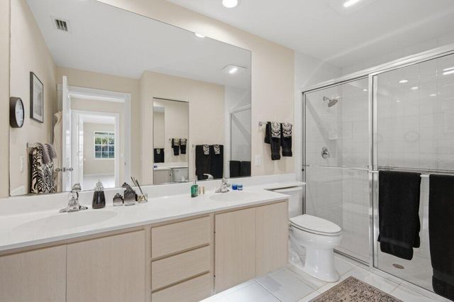 1301 NW Bentley Cir Apt B, Port St Lucie, FL 34986