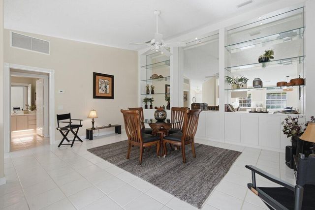 1301 NW Bentley Cir Apt B, Port St Lucie, FL 34986