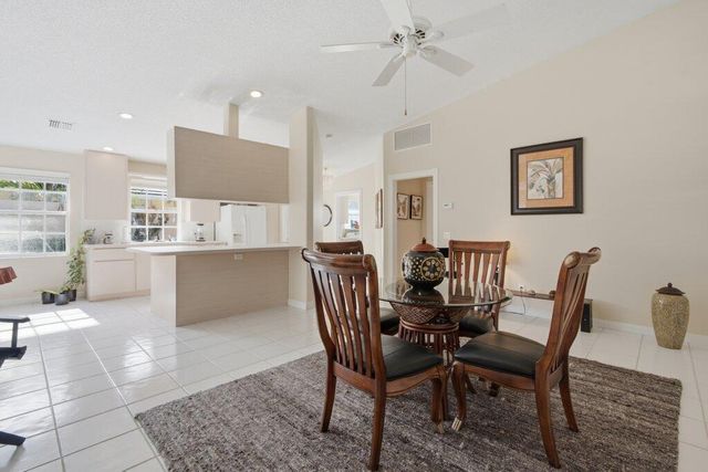 1301 NW Bentley Cir Apt B, Port St Lucie, FL 34986