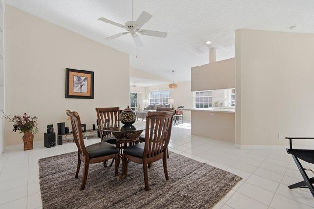 1301 NW Bentley Cir Apt B, Port St Lucie, FL 34986