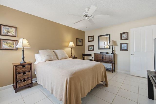 1301 NW Bentley Cir Apt B, Port St Lucie, FL 34986