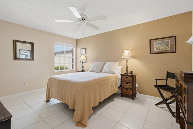 1301 NW Bentley Cir Apt B, Port St Lucie, FL 34986
