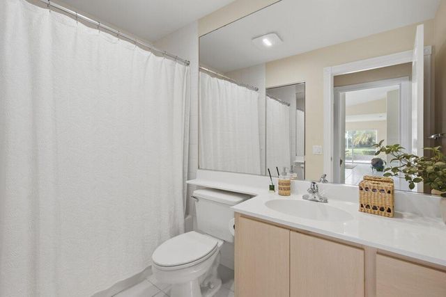 1301 NW Bentley Cir Apt B, Port St Lucie, FL 34986