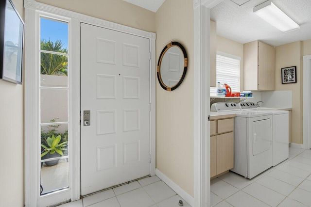 1301 NW Bentley Cir Apt B, Port St Lucie, FL 34986