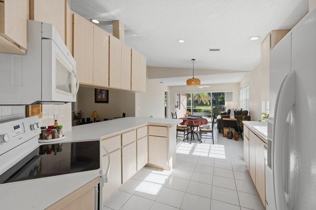 1301 NW Bentley Cir Apt B, Port St Lucie, FL 34986