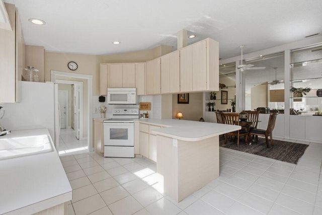 1301 NW Bentley Cir Apt B, Port St Lucie, FL 34986