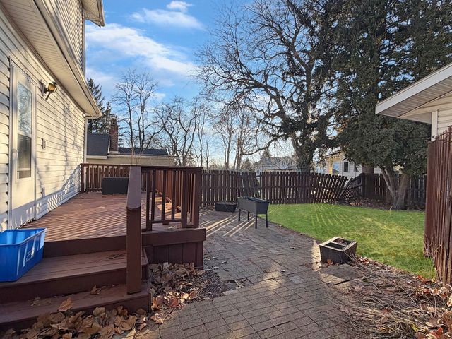 1614 S Carroll Avenue, Freeport, IL 61032