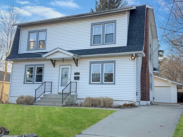 1614 S Carroll Avenue, Freeport, IL 61032