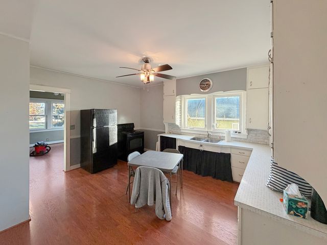 1614 S Carroll Avenue, Freeport, IL 61032