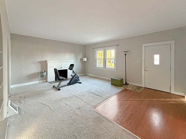 1614 S Carroll Avenue, Freeport, IL 61032