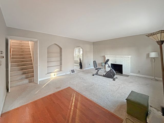 1614 S Carroll Avenue, Freeport, IL 61032