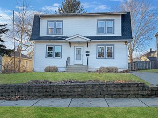 1614 S Carroll Avenue, Freeport, IL 61032