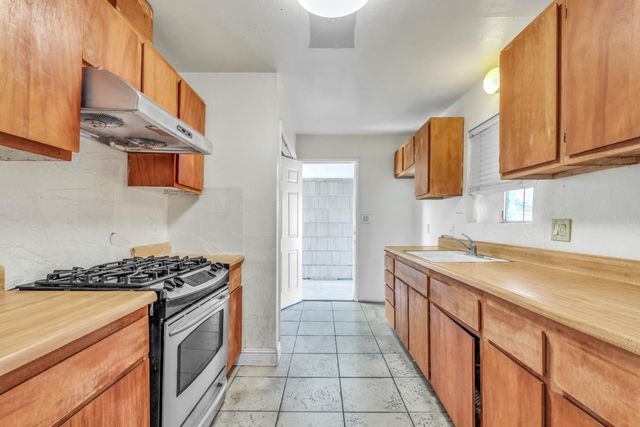 2827 Toy Ave, Sacramento, CA 95822