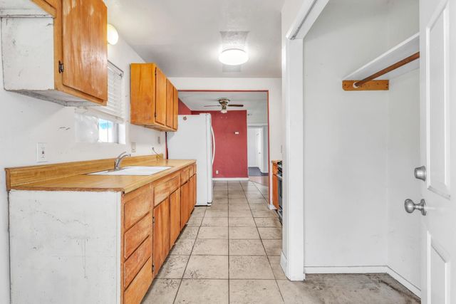 2827 Toy Ave, Sacramento, CA 95822