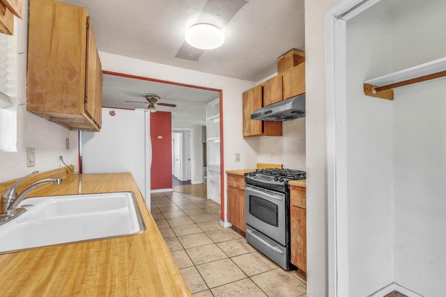 2827 Toy Ave, Sacramento, CA 95822