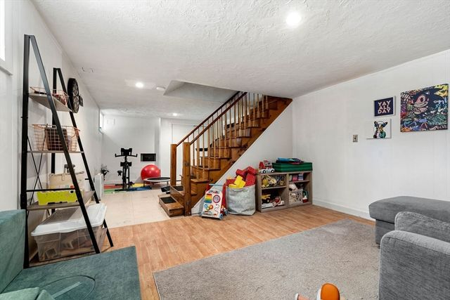 25 Fellsmere Ave, Wakefield, MA 01880