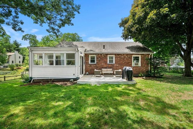 25 Fellsmere Ave, Wakefield, MA 01880