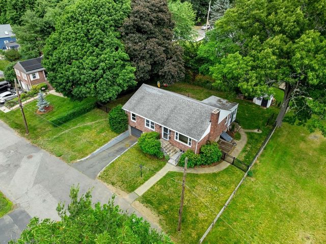 25 Fellsmere Ave, Wakefield, MA 01880
